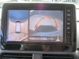 アラウンドビューモニターも装備しております。ご覧のように車体を真上か見たような映像なので、車庫入れの苦手なお客様ももうご心配いりません。