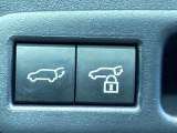 【パワーバックドア】スマートキーや運転席のボタンを押すだけでリアゲートが自動で開閉します!荷物を持っている時や、高い位置にあるバックドアを閉める際に便利な機能です♪