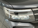 【LEDヘッドライト】現代の主流のライト。明るい光が瞬時に立ち上がり、必要な場所を均一に照らします。寿命も長く省エネで、スタイリッシュなデザインです♪