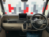 インパネ全体:視界が開けて前が見やすい設計です!安全に運転できます!