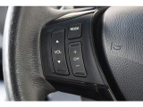 ハンドル左部分でオーディオ操作が可能。そのため、運転中でも目線をずらさずに安全運転♪また、メーターの表示切替もダイヤル式でお好みに合わせられます