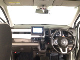 【前方視界】開放的な前方視界!運転がしやすく疲れにくいです♪窓が大きく、見通しがとっても良いおクルマですよ♪