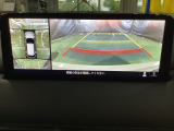 狭い場所での駐車やすれ違いなどでより的確な運転操作に役立つ360&deg;ビューモニターが装備されています。