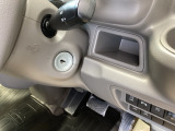エンジンはイグニッションにキーを差し込むことで始動します。