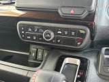 運転席助手席シートヒーター、オートエアコン、USBジャック