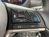 フロントカメラで前方の車両や歩行者を検知。衝突しそうな時は衝突被害軽減ブレーキが作動、衝突回避をサポート。より安全にドライブをお楽しみいただけます。