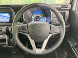 インテリアに合わせたデザインのステアリングは、運転される方のことも考え、運転しやすい形状、大きさです。是非一度、実際に触ってお確かめください。