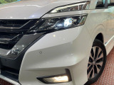 【LEDヘッドライト】悪天候や夜間走行時も良好な視界を確保し安心して運転できる高輝度LEDヘッドライトを装備!点灯速度が早く、消費電力も抑えられています。