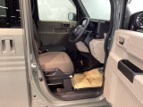 シートはフィット性も良く、楽な運転姿勢を保てます。