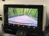 【バックカメラ】駐車時に後方がリアルタイム映像で確認できます。大型商業施設や立体駐車場での駐車時や、夜間のバック時に大活躍!運転スキルに関わらず、今や必須となった装備のひとつです!