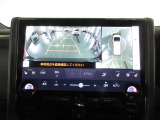車両を上から見たような映像をナビ画面に表示するパノラミックビューモニター。