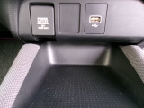 12V電源ソケットを設置しております。