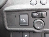 ドアミラーの鏡面の調節、格納は運転席からすべて操作できます!
