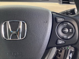ハンドルにHondaセンシング系のクルーズコントロールやレーンキープアシストなどの操作スイッチが装備されています。ハンドルから手を離さず安全に操作できます。