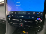 デュアルエアコンとは、運転席と助手席で、個別に温度設定ができる機能です。気温の感じ方は、人それぞれ違うもの。乗る人に優しい機能ですね。