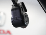◆ドライブレコーダー◆映像・音声などを記録する自動車用の装置です。 もしもの事故の際の記録はもちろん、旅行の際の思い出としてドライブの映像を楽しむことができます。