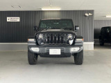 【フロントグリル】7スロットルグリルはJeep伝統の証です。SUVのみにこだわり続けている伝統あるJeep車へお乗り頂いてみてはいかがですか?