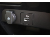 USBオーディオ用ソケットがついていますので携帯電話などを接続すれば音楽等の再生が可能です!