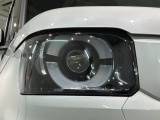 LEDヘッドライトは、点灯の瞬間から最大光量を発揮し、突然暗くなるトンネルなどでの安定感を高めます。
