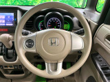インテリアに合わせたデザインのステアリングは、運転される方のことも考え、運転しやすい形状、大きさです。是非一度、実際に触ってお確かめください。
