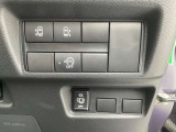 運転席右側には電動スライドドア等各種スイッチが集約されています!!