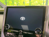 【メーカー純正14型ナビ】インテリアに溶け込むスタイリッシュな「専用設計」メーカーナビを装備♪視認性や操作性など基本性能にも優れ、より上質なカーライフをお楽しみいただけます。