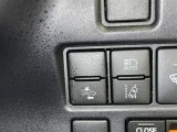 レーンディパーチャーアラートとは車線または走路からの逸脱の可能性を警告すると共に、車線または走路からの逸脱を避けるためのハンドル操作の一部を支援する機能です。詳細は販売店スタッフまでおたずねください。