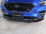 STI フロントアンダースポイラーはフロントバンパー下部に流れる空気を整流し接地性を向上させます!!