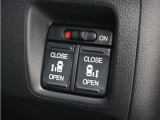 ◆両側電動スライドドア◆狭い駐車場でも乗り降りが楽々♪お子様が隣の車にドアを当ててしまう心配もございません!小さなお子様連れの方もこれで安心。
