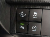 コーナーセンサーを車の前後に装備。障害物までの距離に応じて警告音を変えてお知らせ。縦列駐車時や駐車場・車庫などでの取り回しをサポートします。詳細は販売店スタッフまでおたずねください。