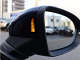 サイドアシスト搭載。車線変更時の後方確認をサポートし、安全運転を支援します。