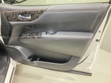 運転席ドアの内側です。収納ポケットが付いているので運転席周りもスッキリ保てます
