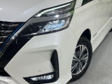 【LEDヘッドライト】悪天候や夜間走行時も良好な視界を確保し安心して運転できる高輝度LEDヘッドライトを装備!点灯速度が早く、消費電力も抑えられています。