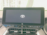【JBLサウンド付12.3インチワイドナビ】高級感とインパクトのある大型ワイドナビを装備。各種オーディオ操作はもちろん、横長ワイド画面でのマップ2分割表示など、利便性も高いナビです♪
