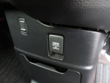 12V電源ソケットを設置しております。周辺機器の充電にご利用頂けます。