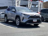 おひとり、恋人、ご友人、ご家族など、少人数でも大人数でもお出かけが楽しめます。この車で楽しいドライビングライフを送りましょう♪