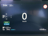 メーター内にディスプレイがあり、ドライバーに必要な車両情報を表示してくれます♪