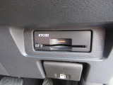 『ETC2.0』を装着しています♪♪ 有料道路での料金所の手間を省いて運転に集中できます♪♪ 車から離れる時はカードの抜き取りをお忘れなく♪♪