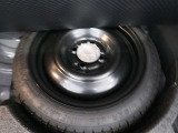 応急用スペアタイヤを装備しております。