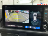 ★バックカメラを装備★シフトレバーを「R」の位置にすると自動的に後方の様子をカラー画像で表示!バックの際の安心感を高めます!
