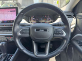 操作性の良いハンドルで運転中のストレスも軽減されます。