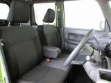 視界が広く、周囲も見やすいので運転も安心です。