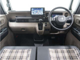 ◆視界広々で非常に運転しやすくロングドライブでも疲れを感じさせないすっきりとまとまったインパネ周りです。