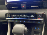 デュアルエアコンとは、運転席と助手席で、個別に温度設定ができる機能です。気温の感じ方は、人それぞれ違うもの。乗る人に優しい機能ですね。
