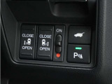◆両側電動スライドドア◆狭い駐車場でも乗り降りが楽々♪お子様が隣の車にドアを当ててしまう心配もございません!小さなお子様連れの方もこれで安心。