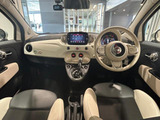 コンパクトな車体ながらも開放感あるコックピット