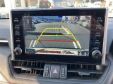 バックガイドモニターで、後方を確認しながら安心して駐車することができます。運転初心者も熟練者も必須の機能ですよ!