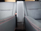 センターアームレストもありますのでゆったりと運転をしていただけます♪