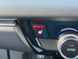 温度を調節すれば、自動で風量調整もしてくれるAUTOエアコン機能も付いています★