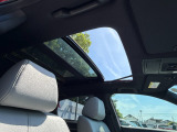 電動パノラミックサンルーフも装備しております。天気のいい日に開放して運転したら気持ちがいいですよ♪